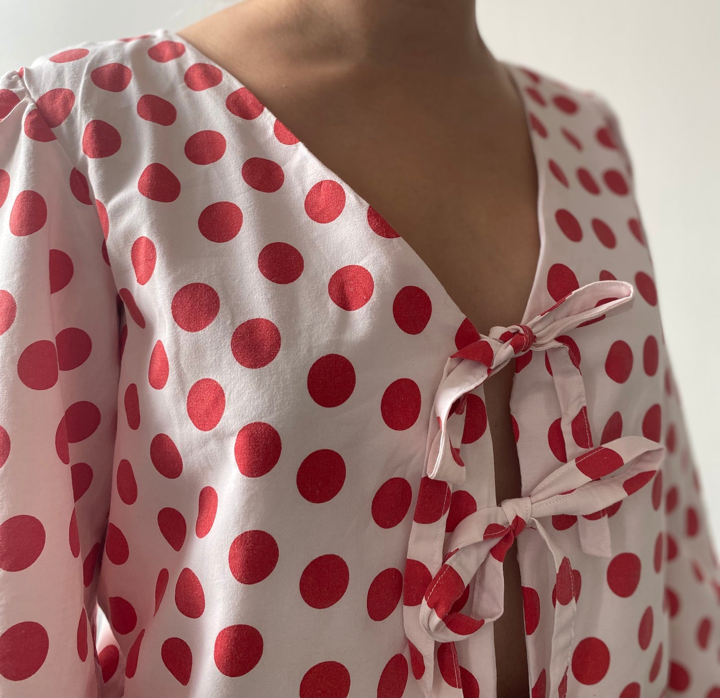 Blouse à liens - Pois rouge