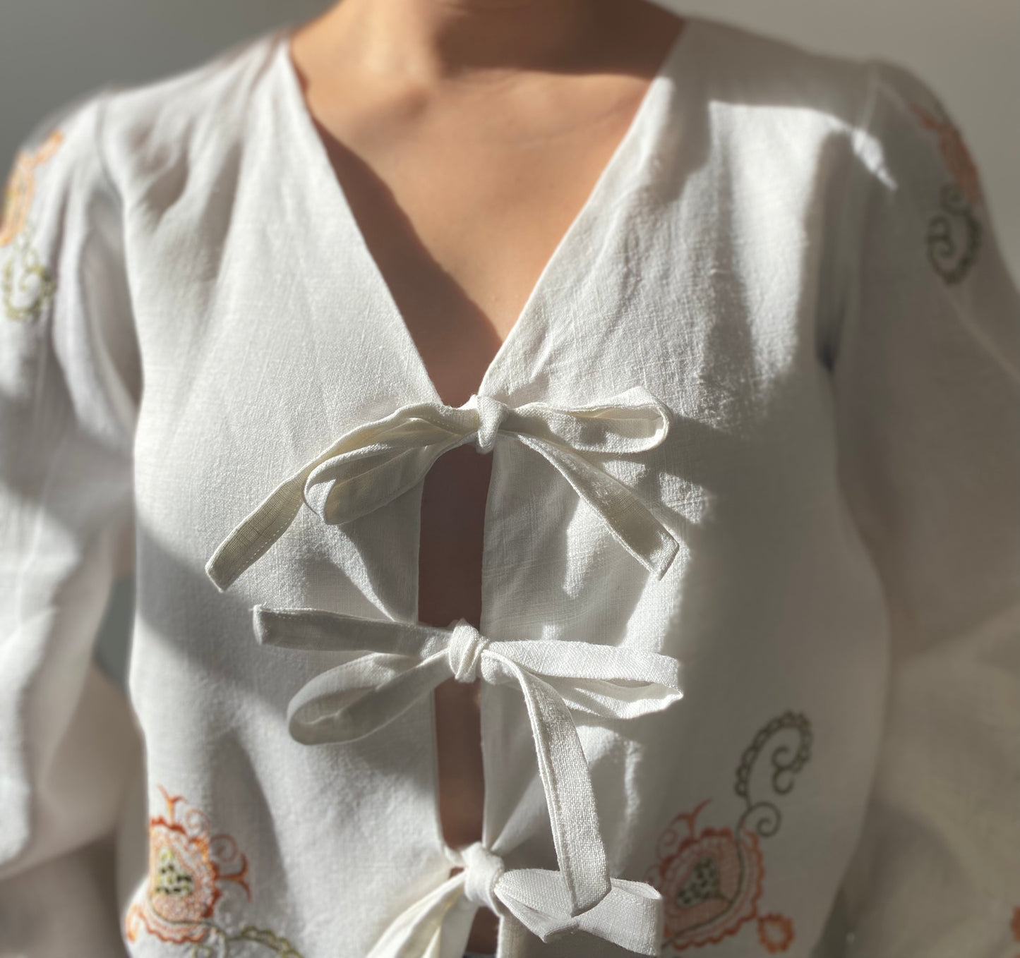 Blouse à liens - Lin brodé